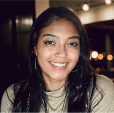 Emanuelle Santos - Especialista em R&S